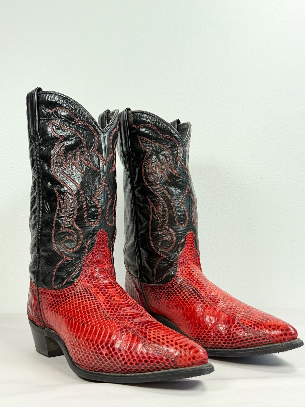 Women’s ACME Vintage Exotic Cowgirl Boots Size 8.5 M Red Snakeskin Made In USA